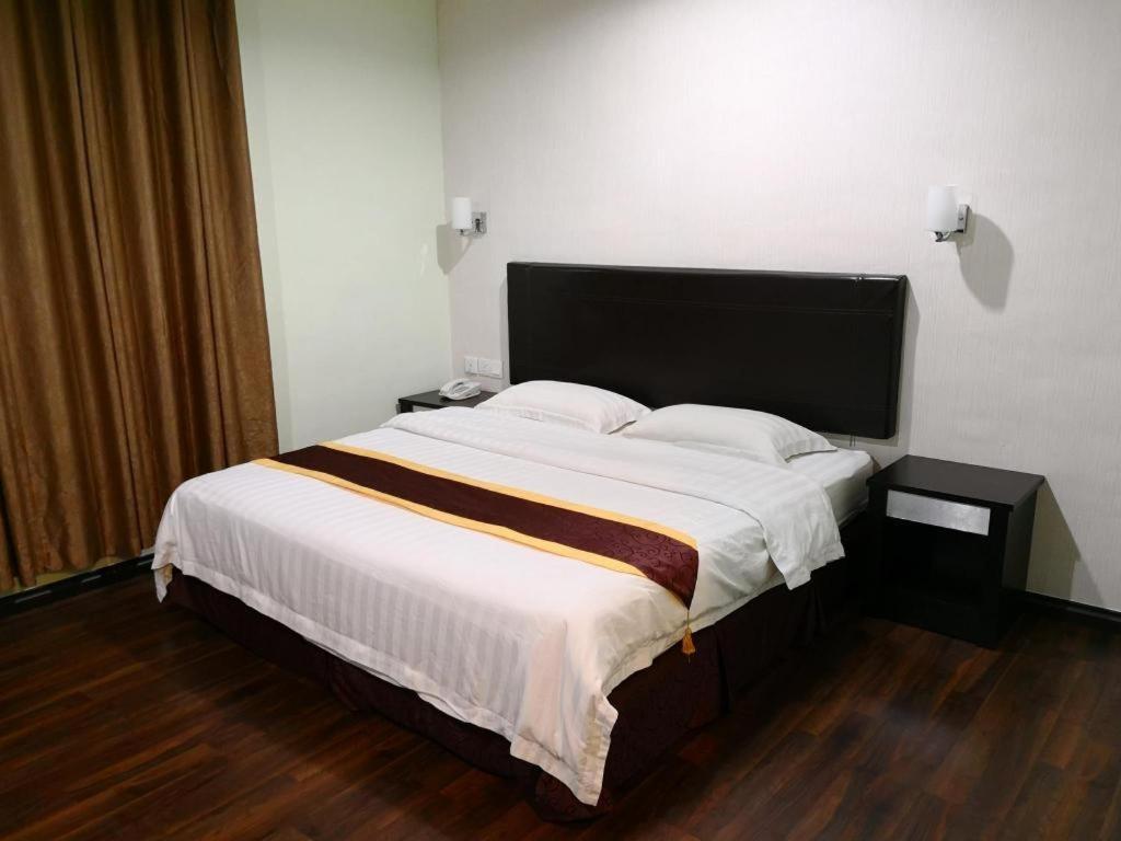 Han Palace Hotel Semporna Buitenkant foto